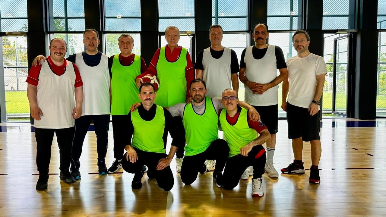 Cumhurbaşkanı Erdoğan basketbol maçı yaptı