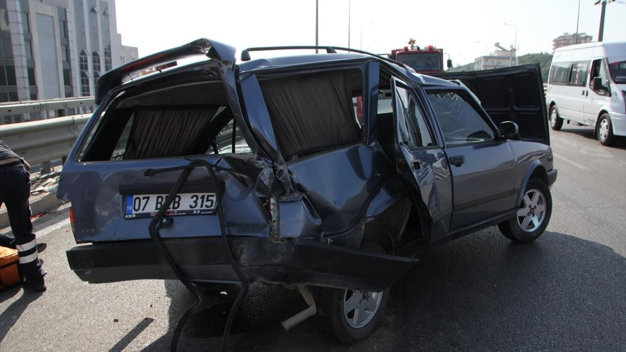 Antalya'da feci kaza! 1 ölü 4 yaralı