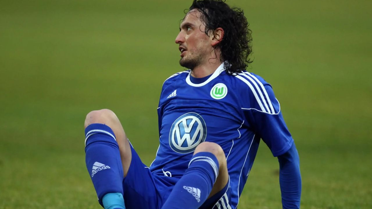 Avrupa'nın önde gelen kulüplerinde oynamış Türk futbolcular! - Sayfa 6