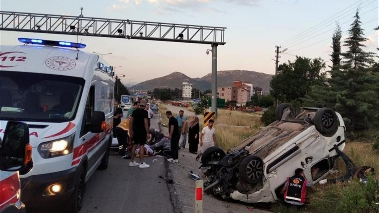 5 kişinin yaralandığı kazada şoför öldü