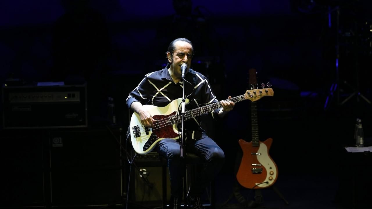 Sahnelerin tozunu attıran adam Özkan Uğur! - Sayfa 11