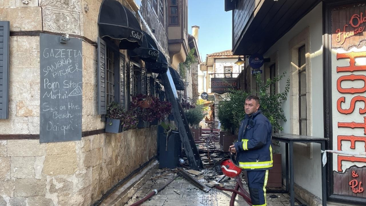 Antalya'da otelde yangın çıktı: 2 ölü, 10 yaralı!