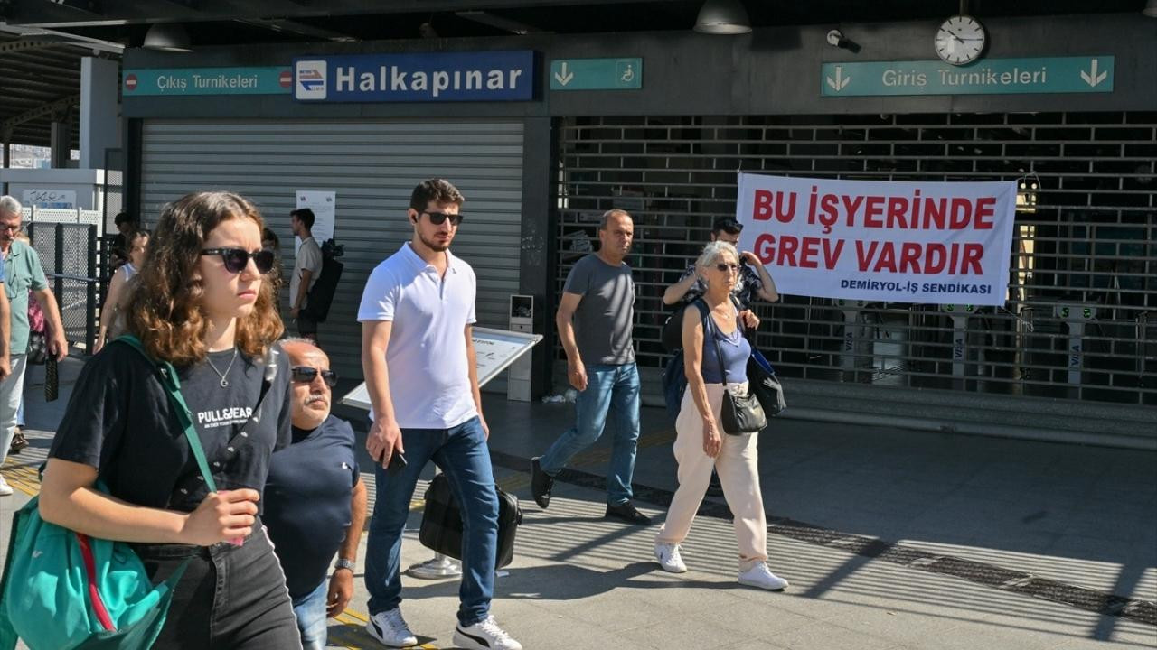 İzmir'de metro işçilerinin grevi sürüyor