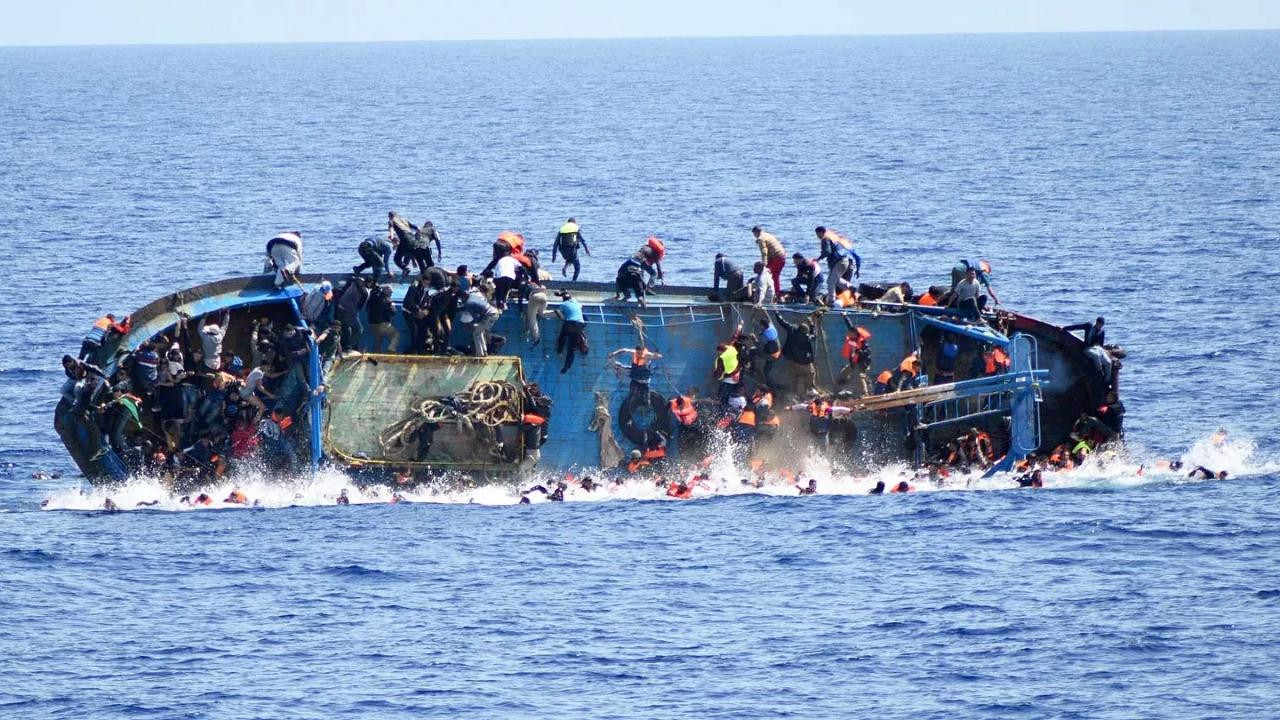 İtalya'da tekne battı: 41 göçmen öldü!