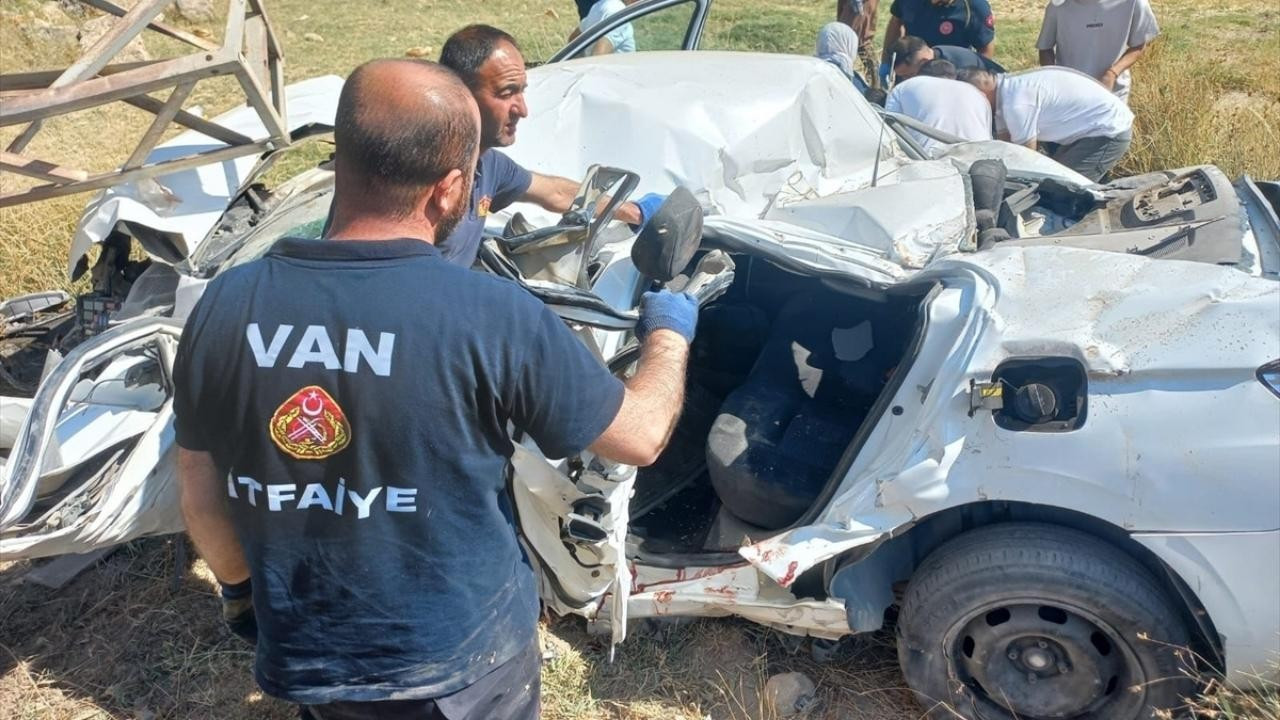 Van'da feci kaza! Ölü ve yaralılar var