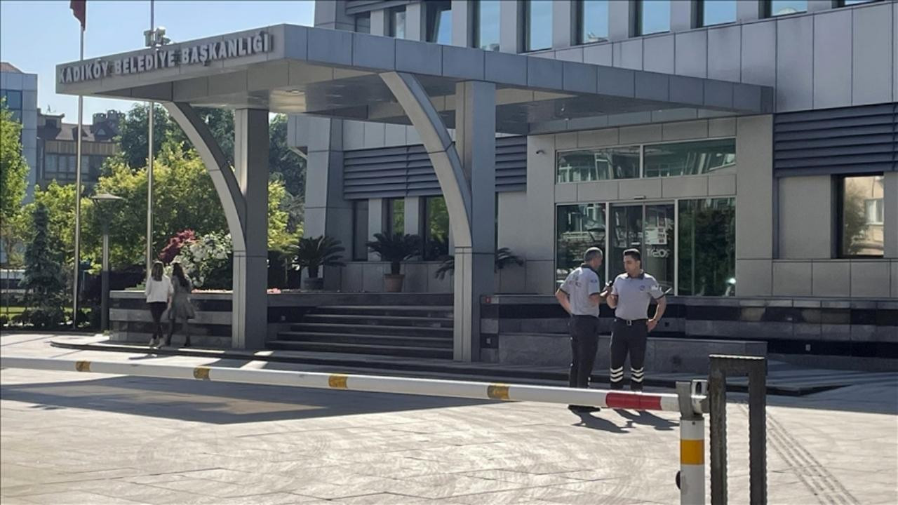 Kadıköy Belediyesi işçileri yarım gün iş bıraktı!