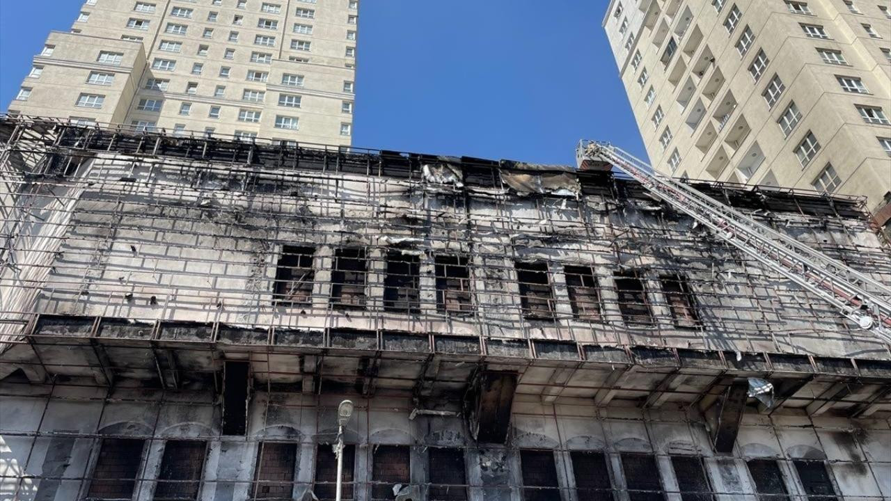 Esenyurt'ta kültür merkezinde yangın çıktı