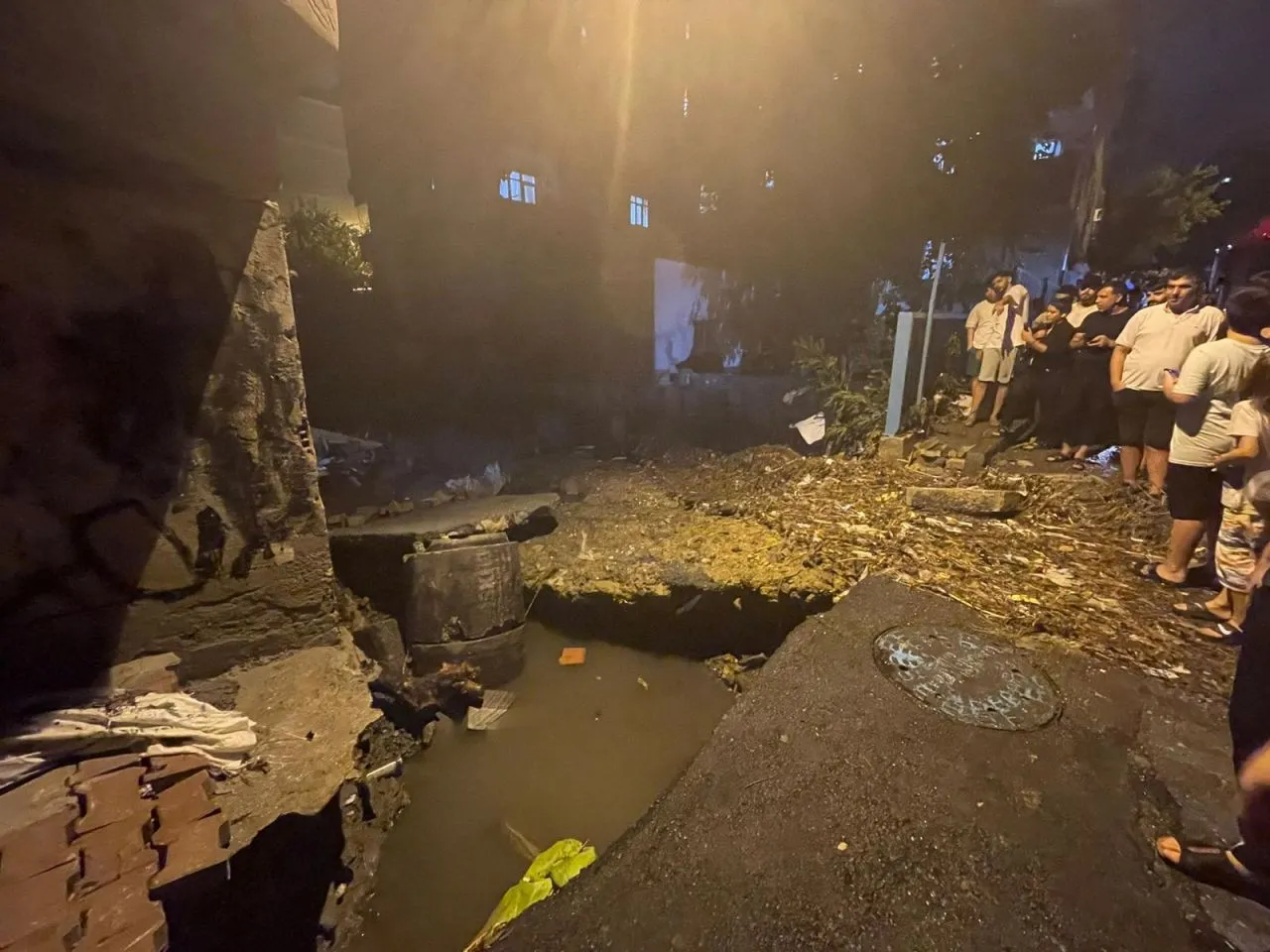 İstanbul'u vuran sel, ardında bu görüntüleri bıraktı!