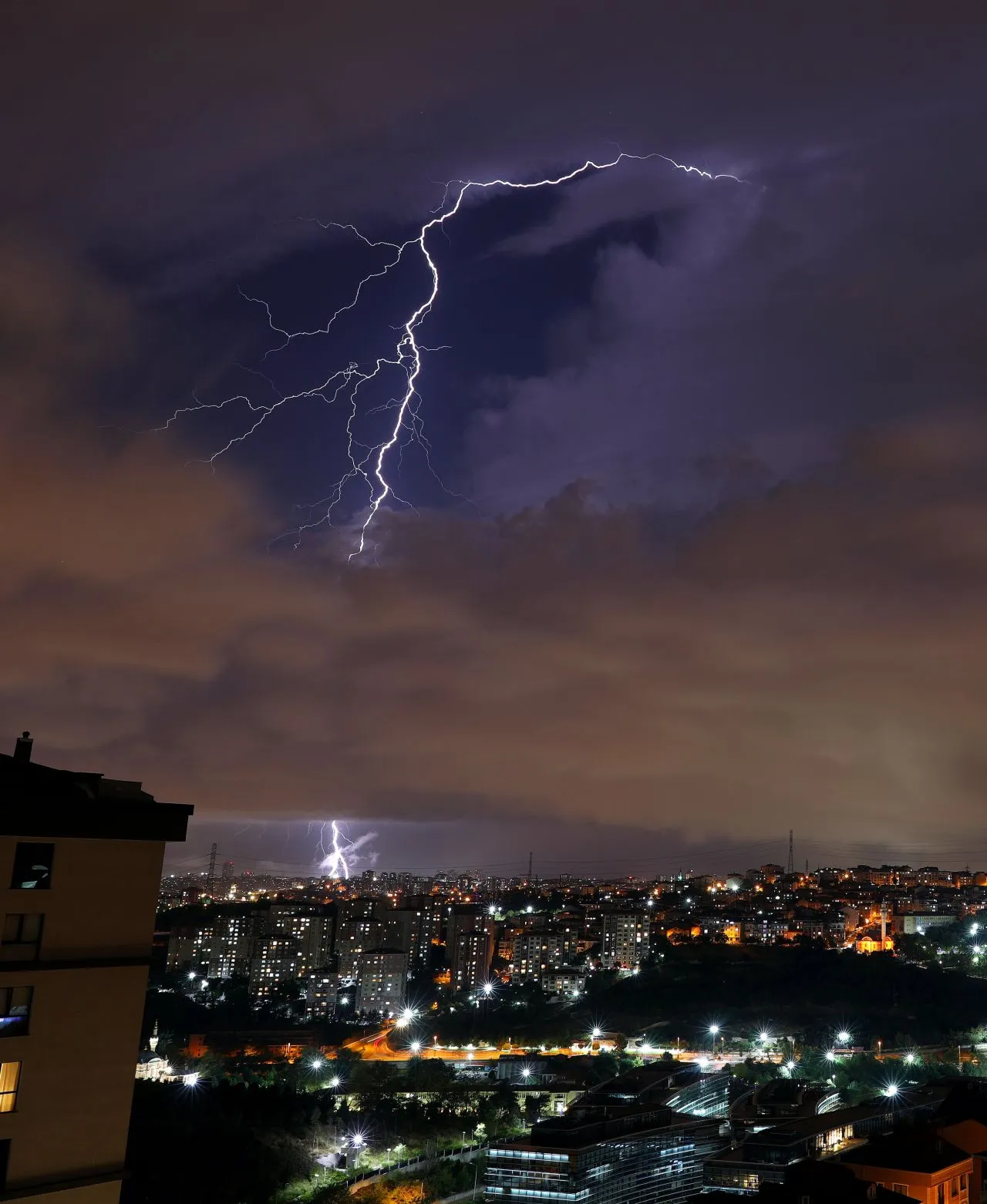 İstanbul'u vuran sel, ardında bu görüntüleri bıraktı!