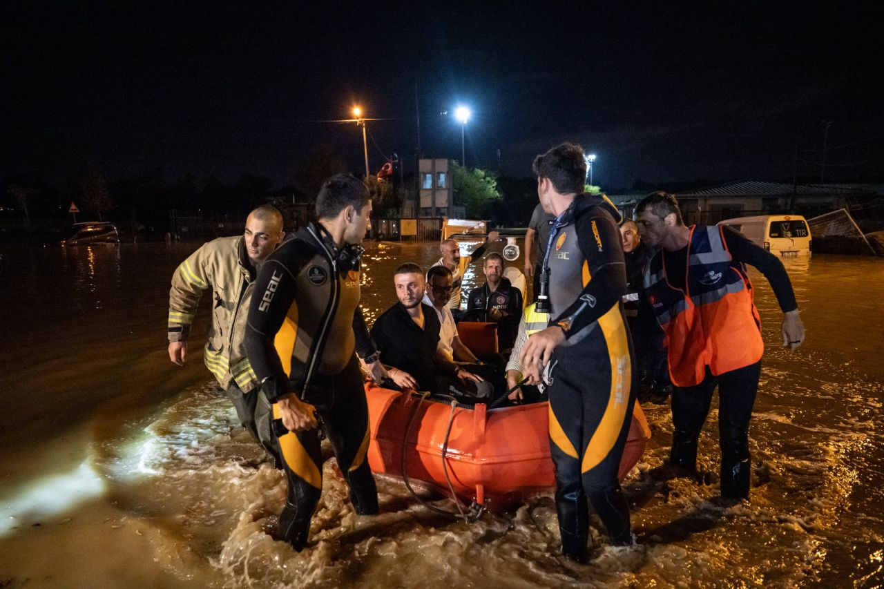 İstanbul'u vuran sel, ardında bu görüntüleri bıraktı! - Sayfa 6