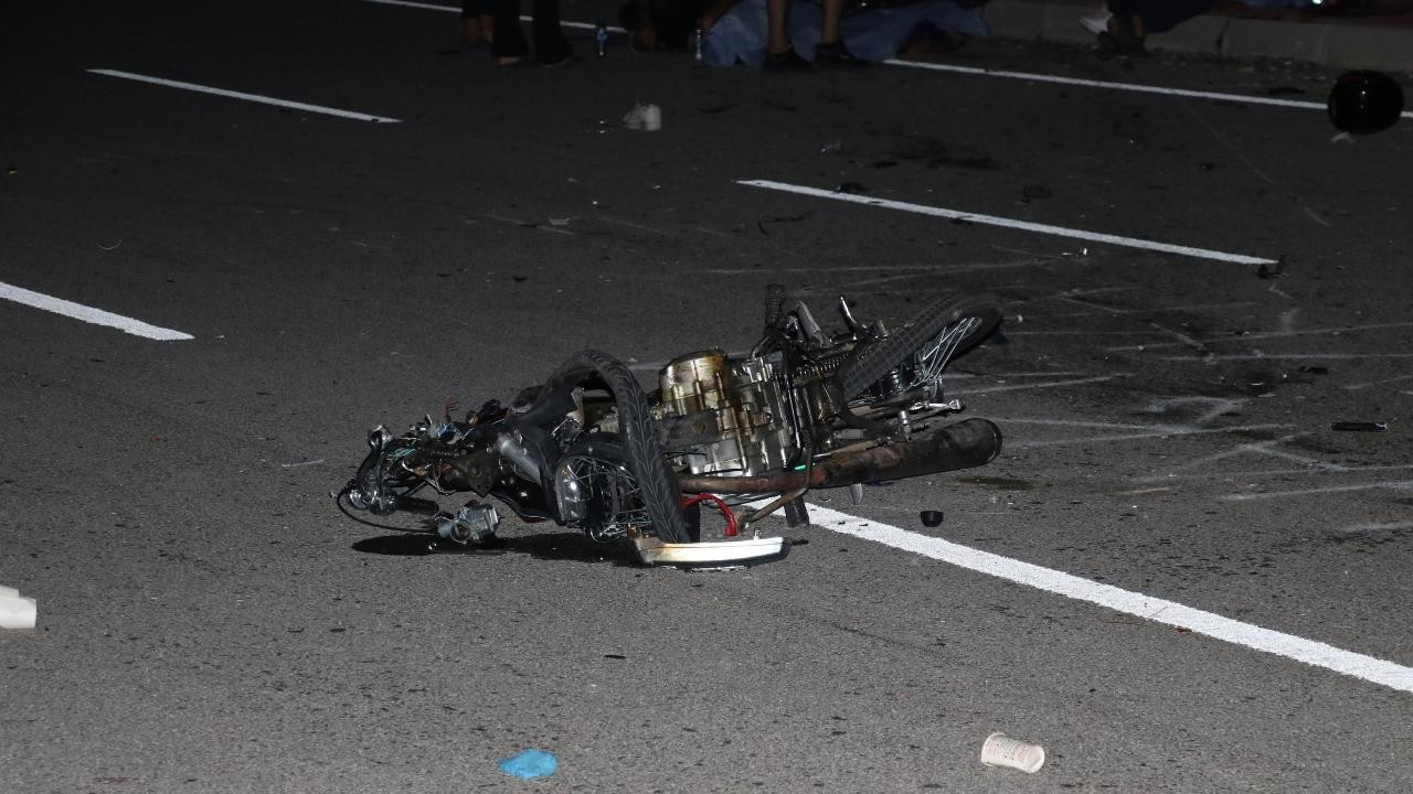 İki motosiklet kafa kafaya çarpıştı, 2 ölü!