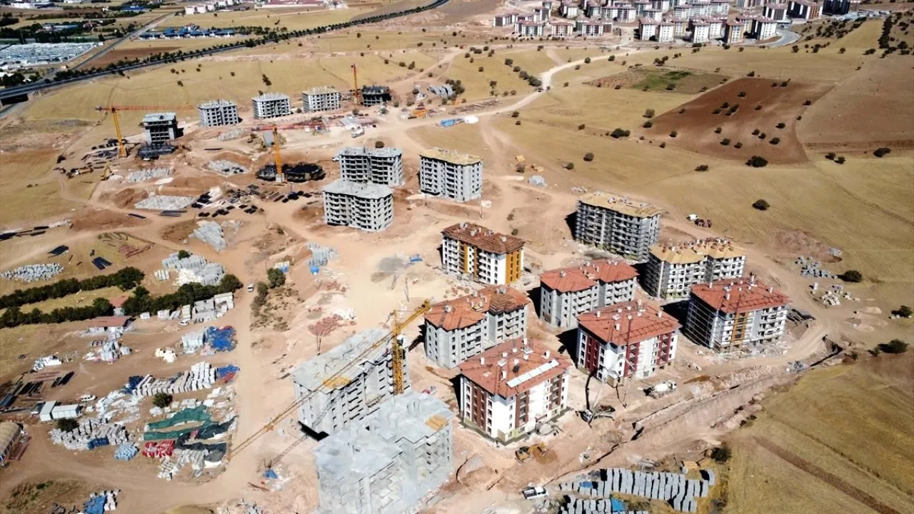 Depremden etkilenen Elazığ'da kalıcı konutlar yükseliyor