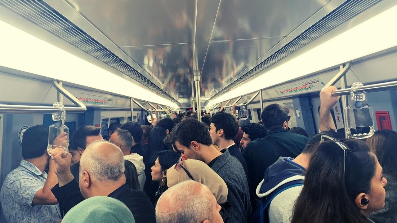 Ankaralı vatandaşlar metroda perişan oldu!