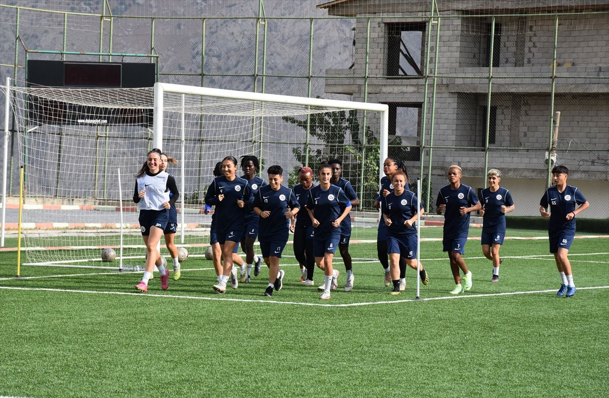 Hakkari’deki Ganalı kadın futbolcular! - Sayfa 9