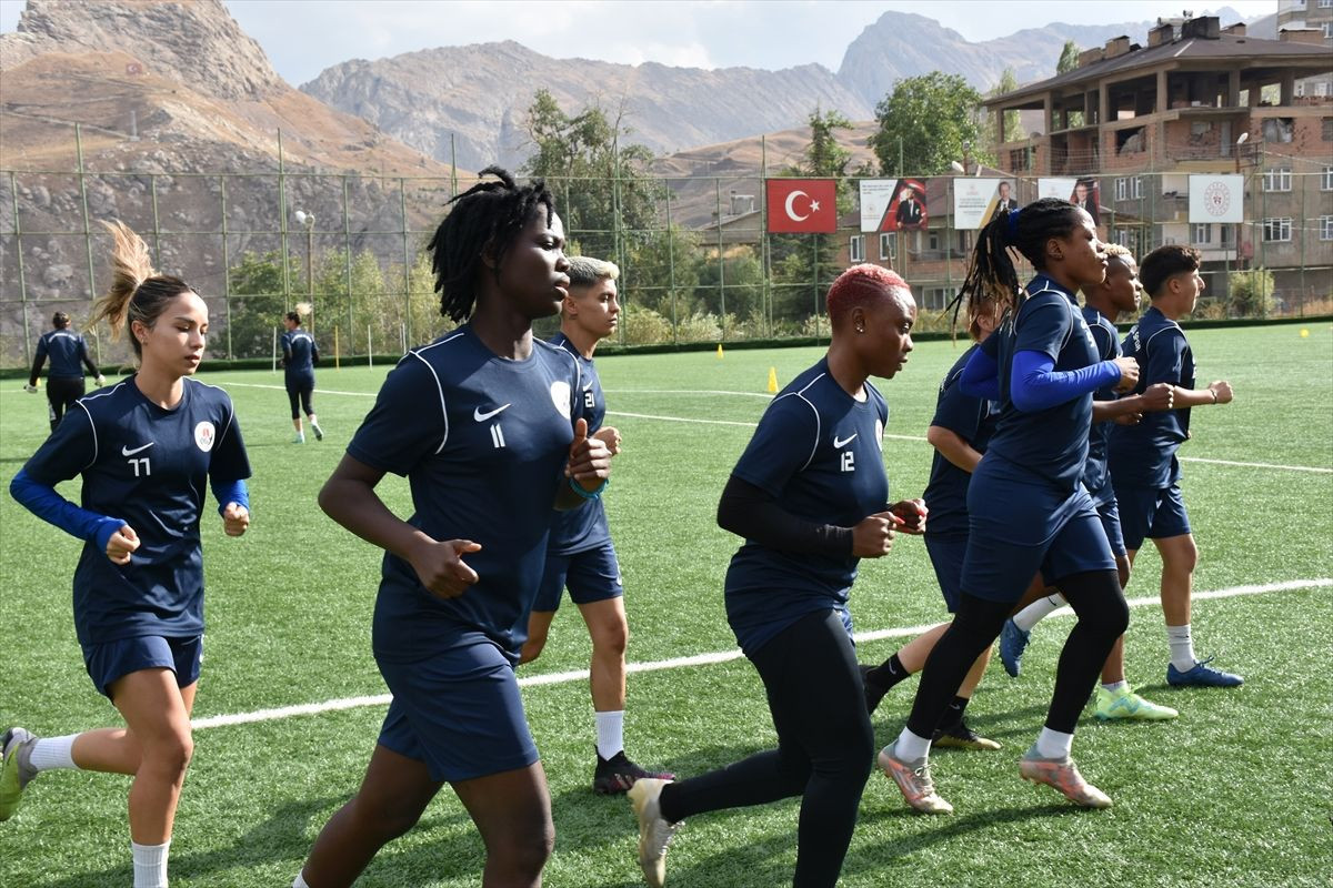 Hakkari’deki Ganalı kadın futbolcular! - Sayfa 8