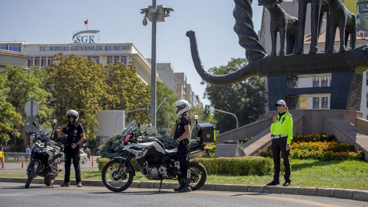 Başkentin trafiği, şehit polisin kızına emanet! - Sayfa 1