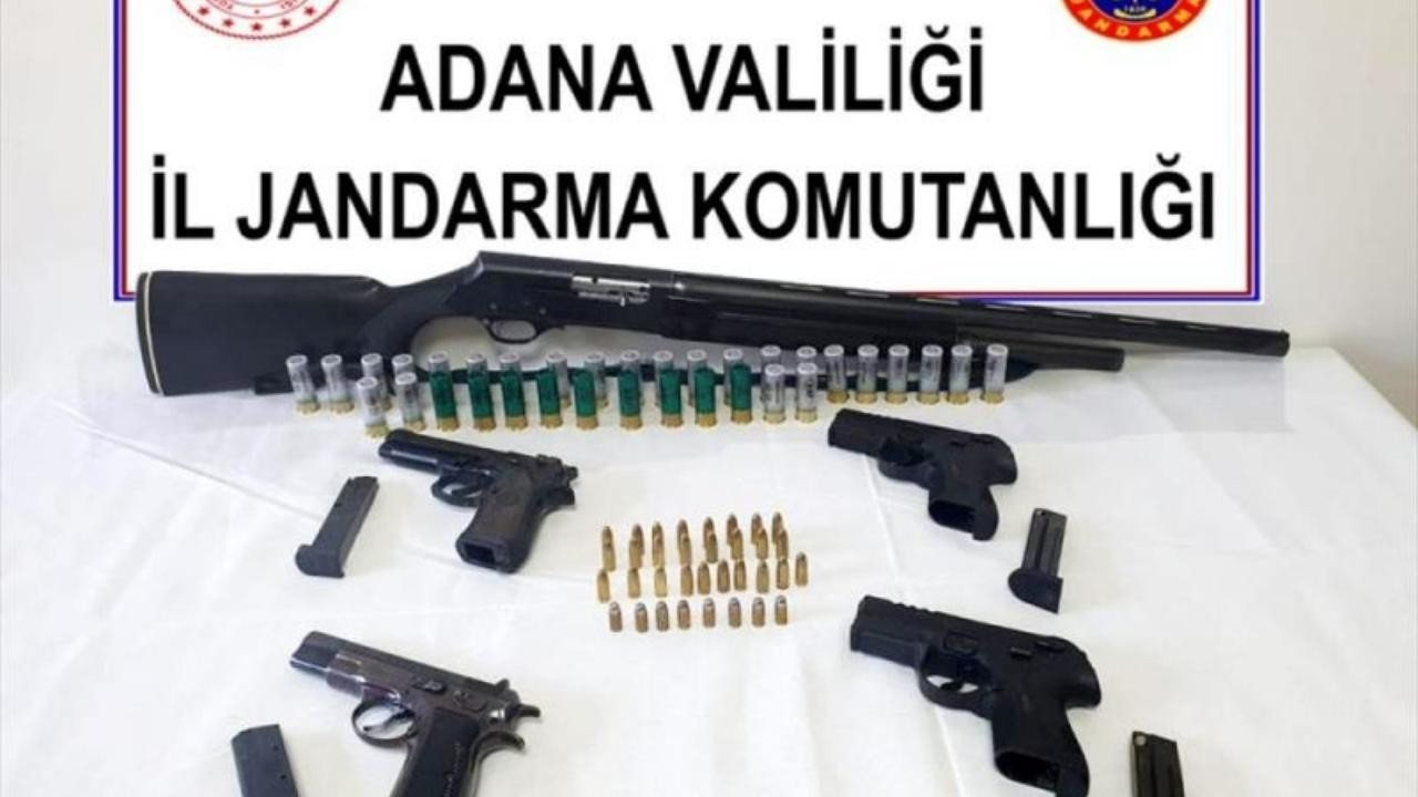 Bir evde ruhsatsız 19 tabanca ele geçirildi!