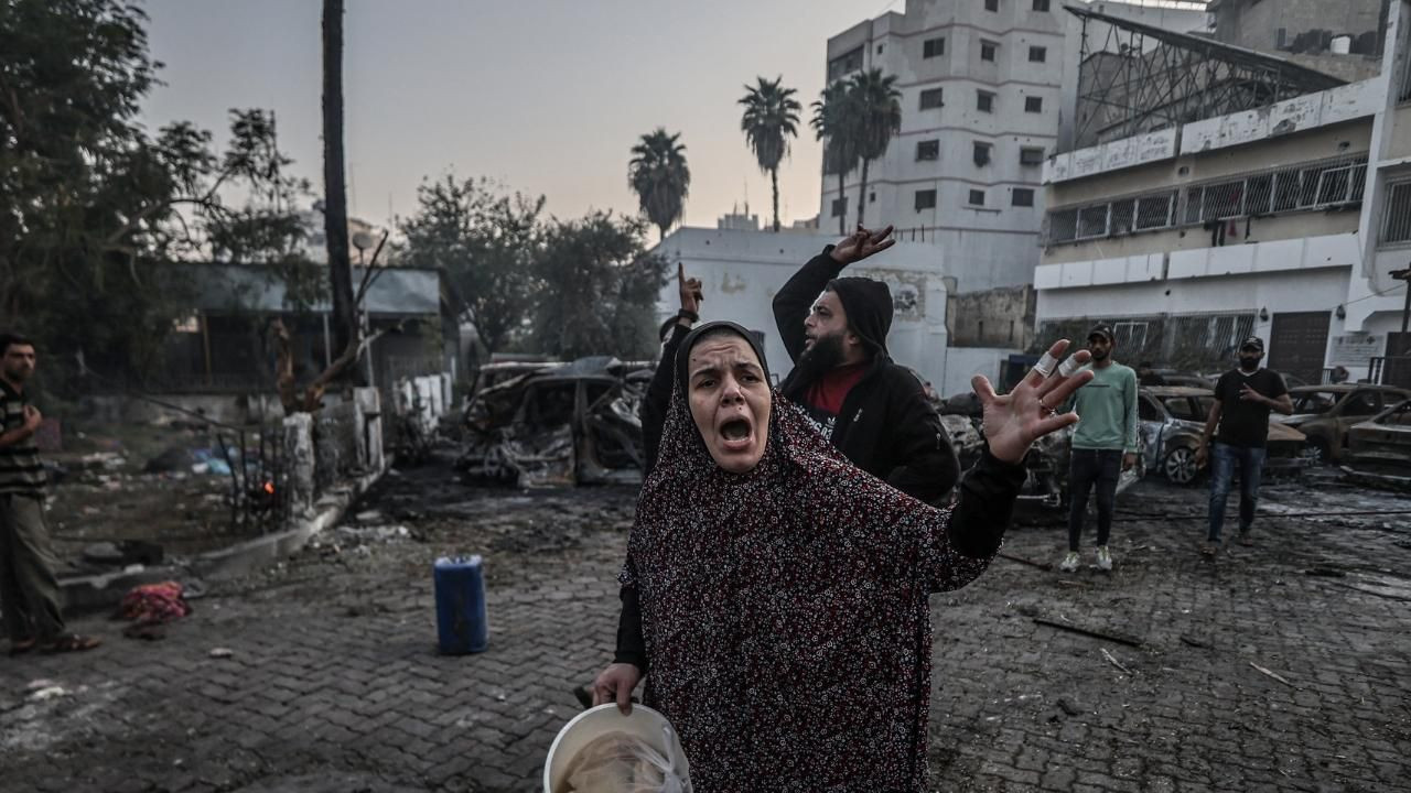 500 sivile mezar olan hastanedeki yıkım böyle görüntülendi - Sayfa 14