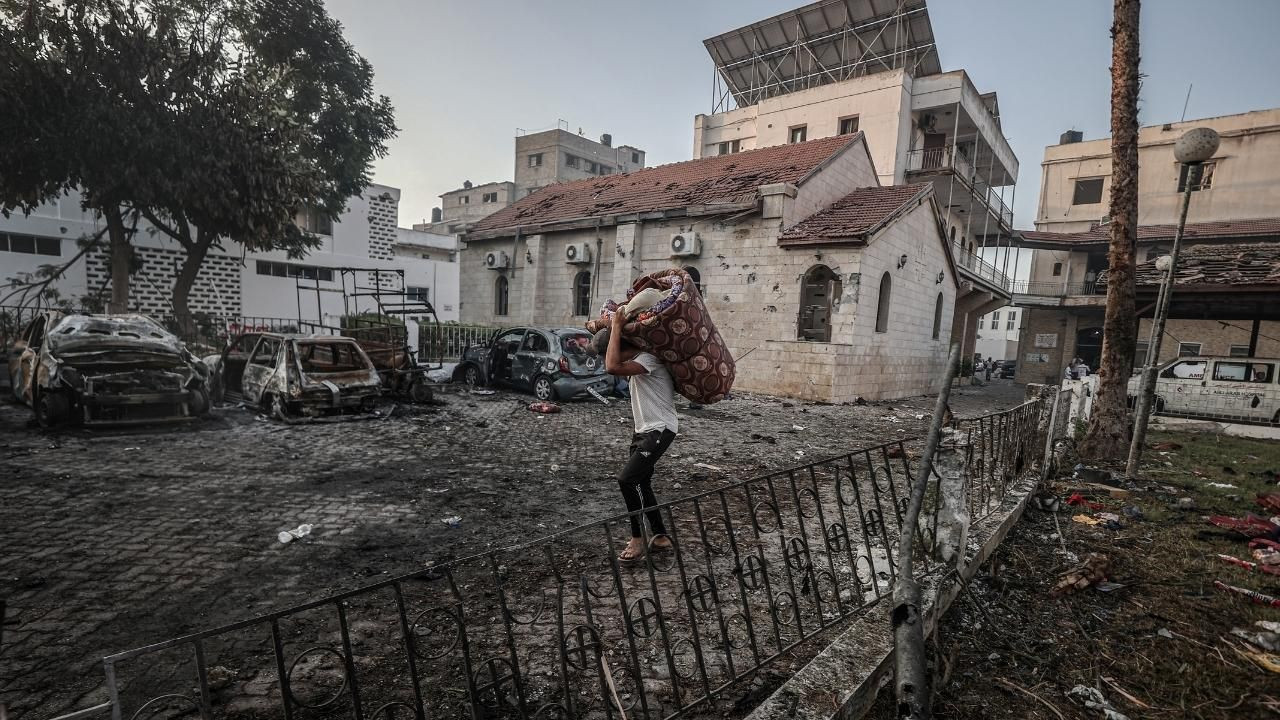 500 sivile mezar olan hastanedeki yıkım böyle görüntülendi - Sayfa 10