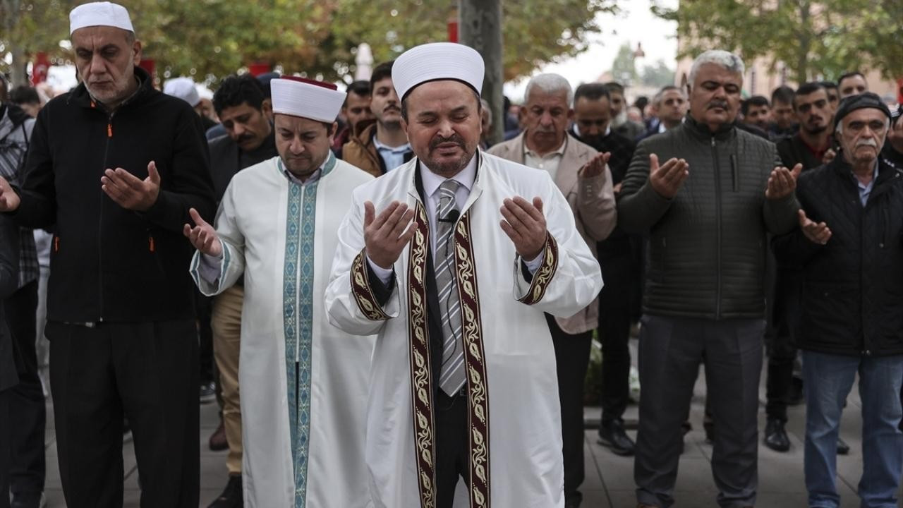 Gazze için Ankara'da gıyabi cenaze namazı kılındı!
