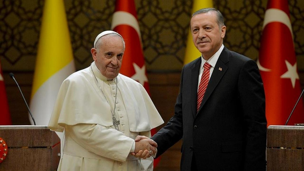 Cumhurbaşkanı Erdoğan, Papa ile telefonda görüştü