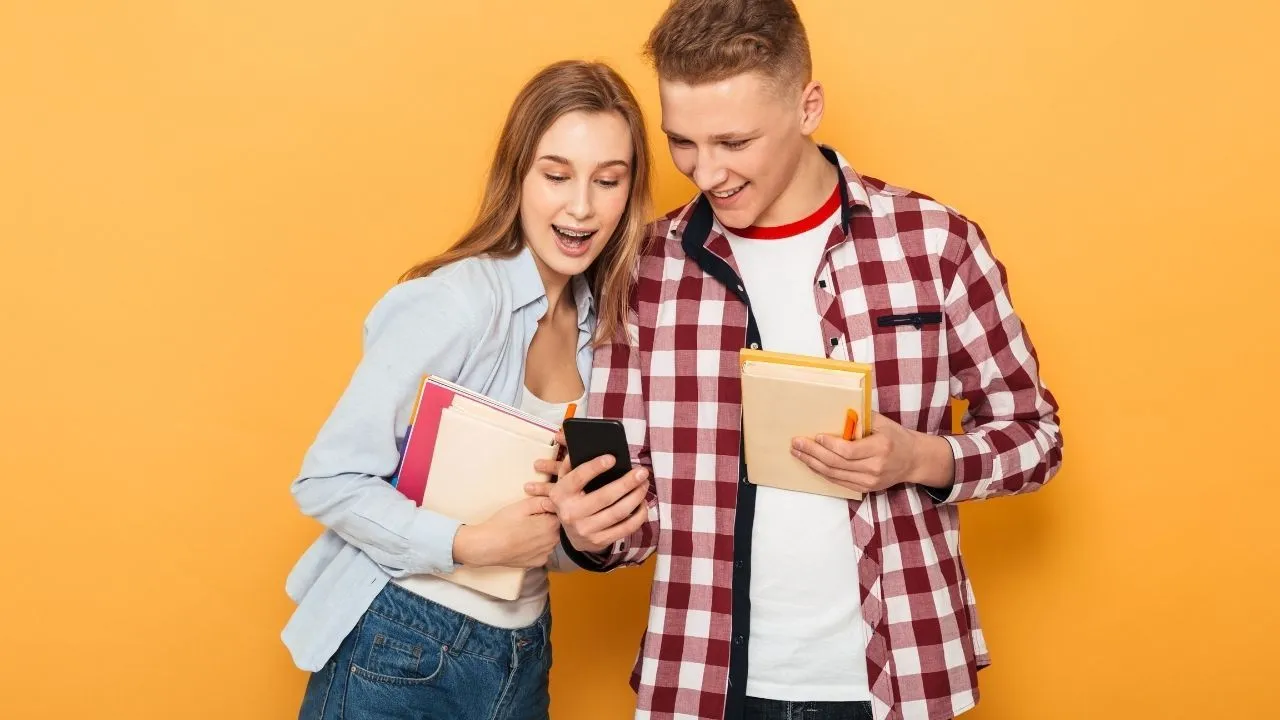 Gençlere vergisiz telefon için başvurular başladı! İşte öne çıkan modeller...