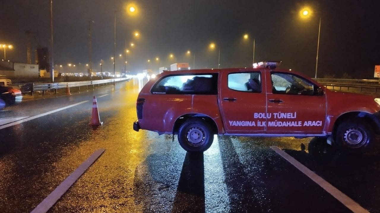 Bolu Dağı'nda İstanbul yönü ulaşıma kapatıldı
