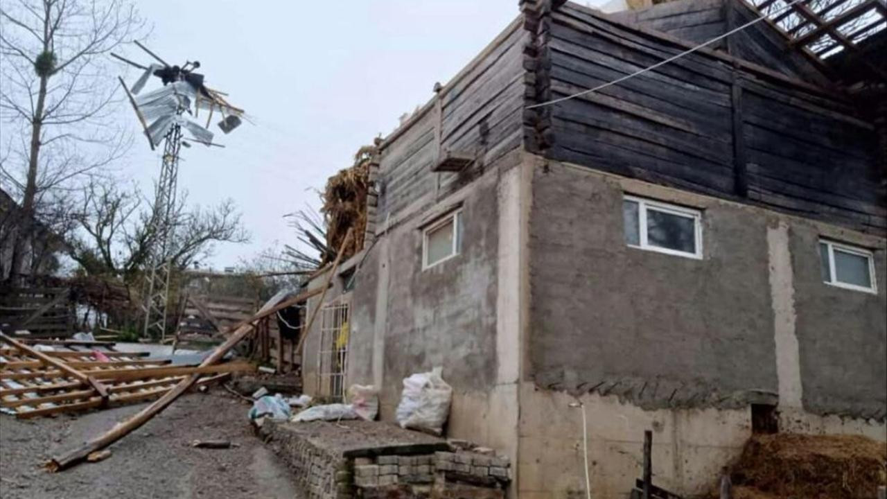 Rize'de 74 evin çatısında hasar oluştu