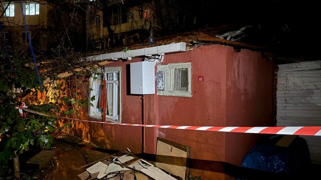 Beykoz'da toprak kayması: 3 gecekondu boşaltıldı