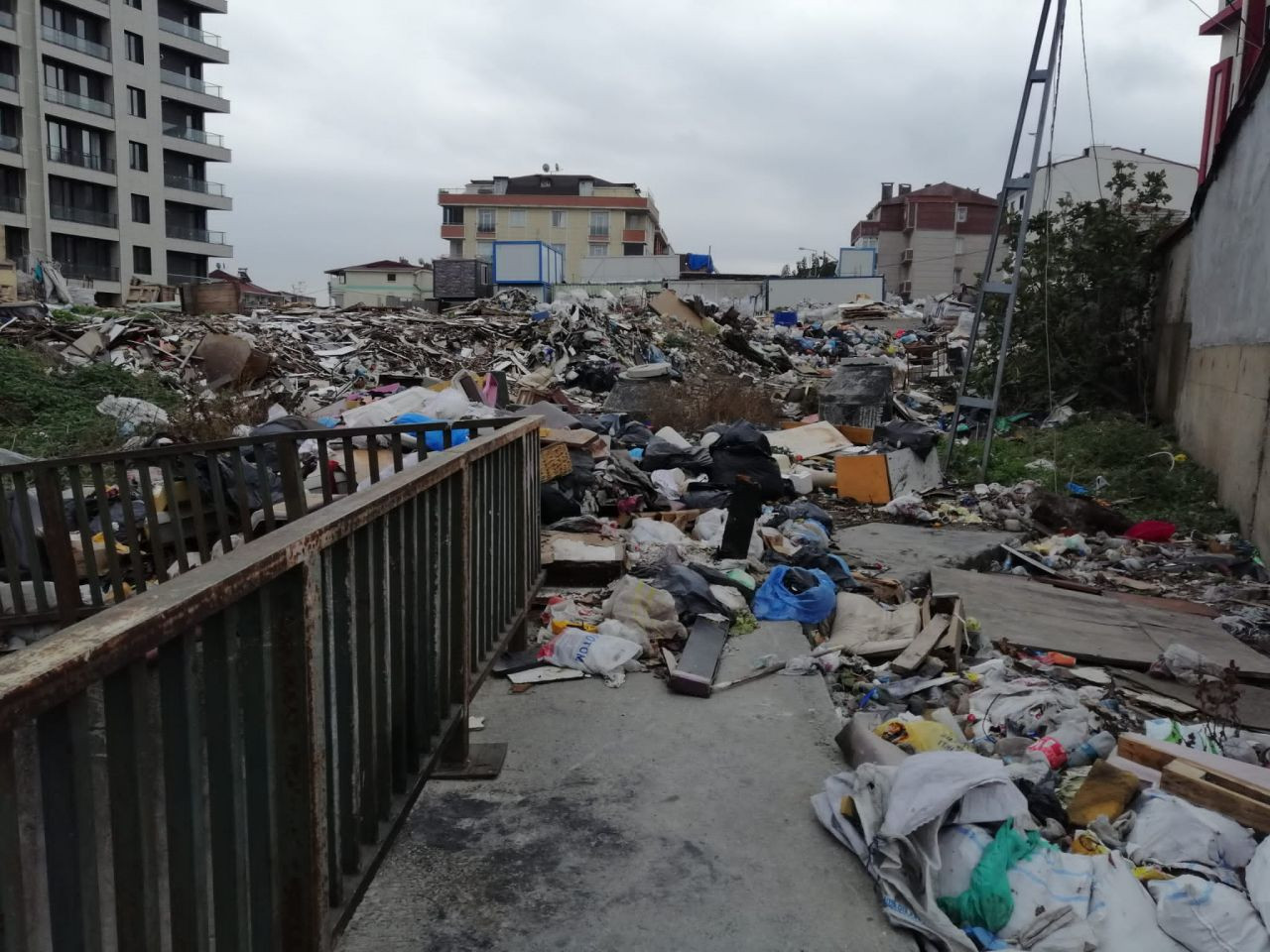 Beylikdüzü Belediyesi iş başında! Çöpler dağ oldu - Sayfa 2