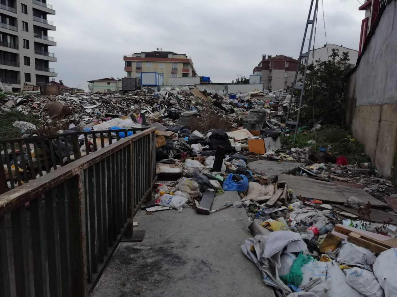 Beylikdüzü Belediyesi iş başında! Çöpler dağ oldu - Sayfa 3