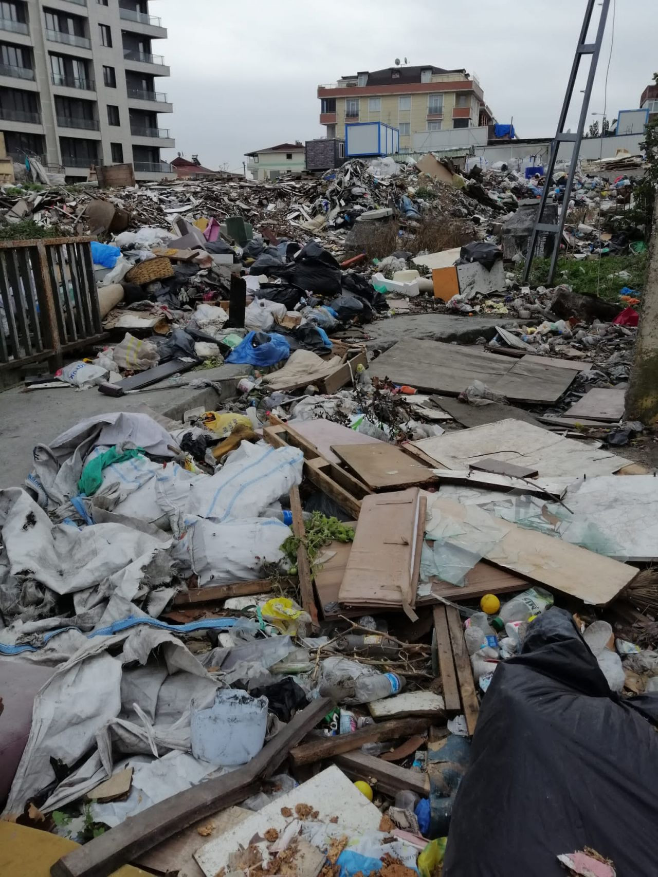 Beylikdüzü Belediyesi iş başında! Çöpler dağ oldu - Sayfa 5