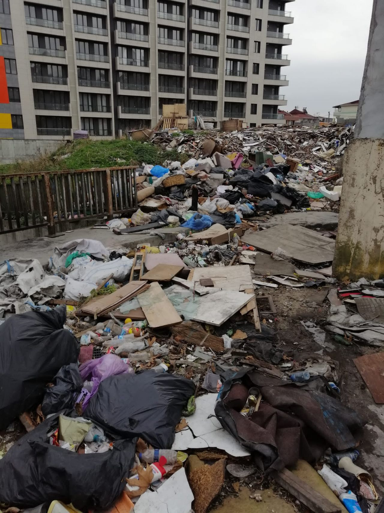 Beylikdüzü Belediyesi iş başında! Çöpler dağ oldu - Sayfa 6