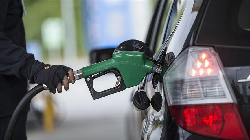 Benzine ve motorine bir zam daha!