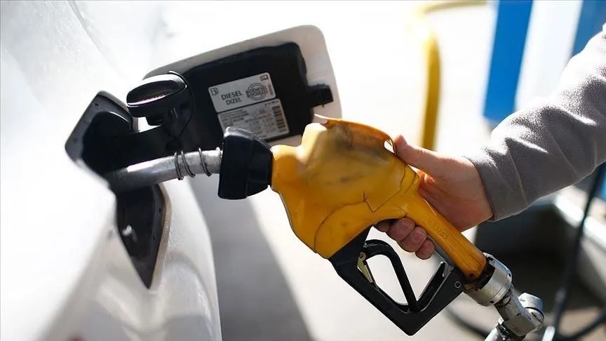 Benzine ve motorine bir zam daha!