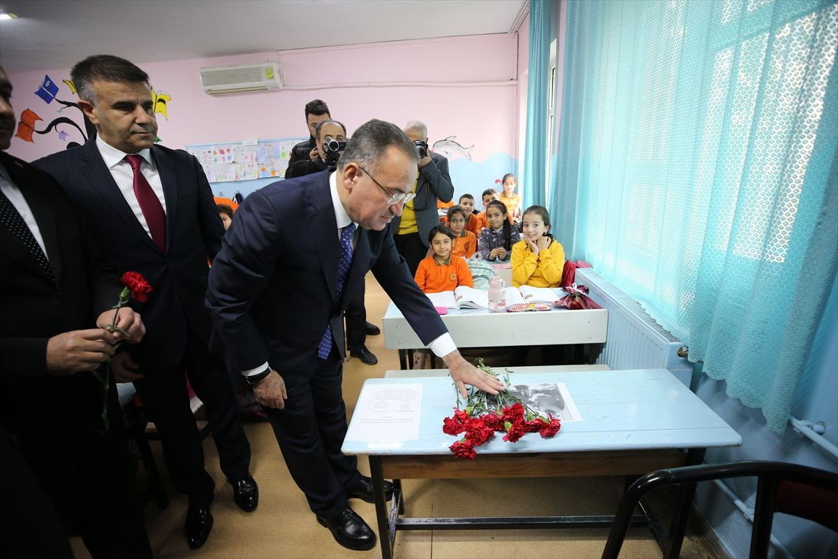 Yaşamını yitiren öğrenciler sınıflarında anıldı! - Sayfa 10