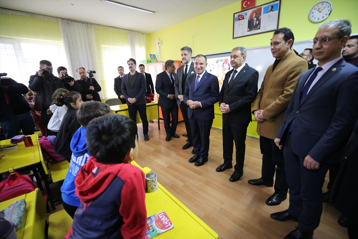 Yaşamını yitiren öğrenciler sınıflarında anıldı! - Sayfa 9