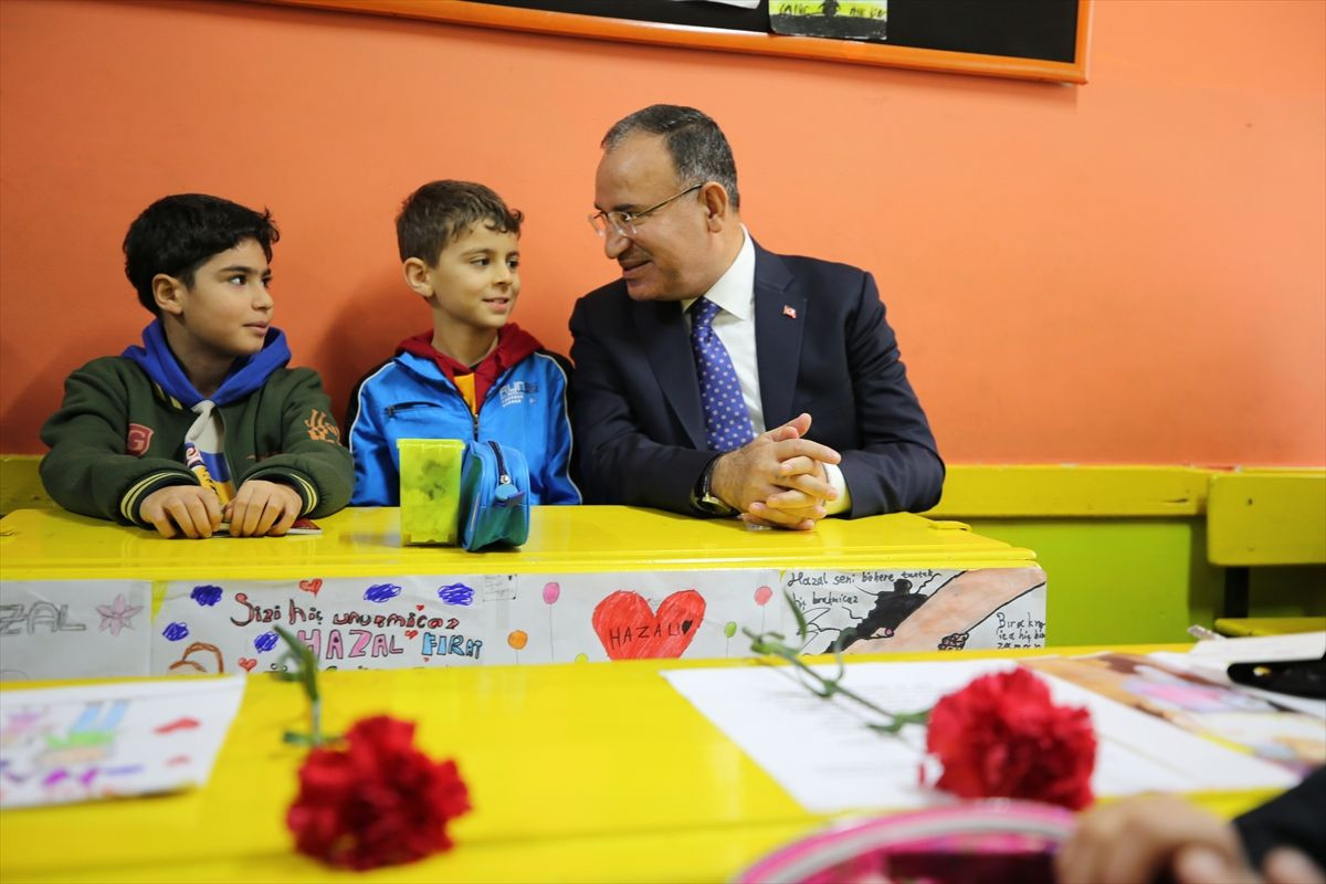 Yaşamını yitiren öğrenciler sınıflarında anıldı! - Sayfa 7