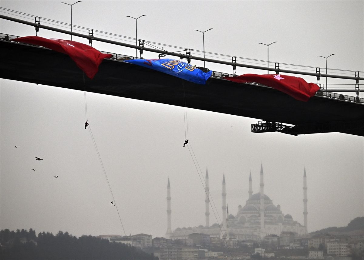 Kadın jandarmalar, 15 Temmuz Şehitler Köprüsü'nden halatlarla indi - Sayfa 15