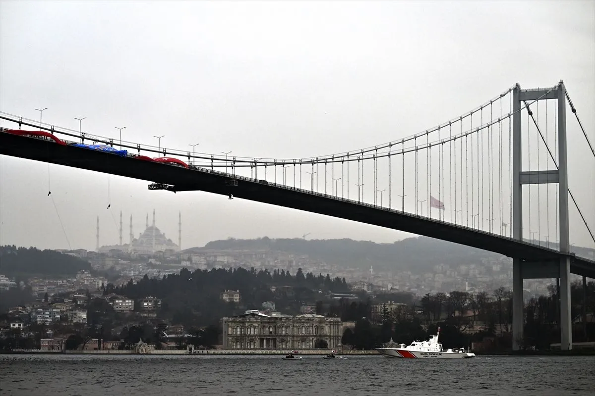 Kadın jandarmalar, 15 Temmuz Şehitler Köprüsü'nden halatlarla indi