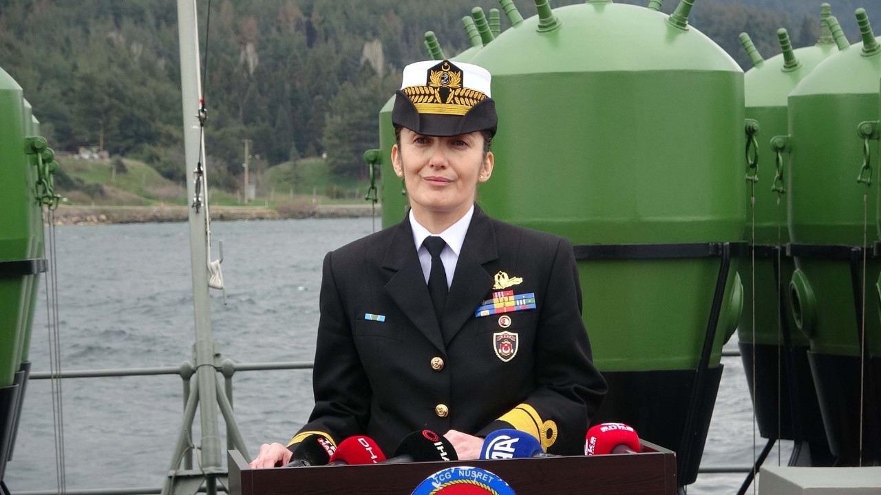 Türkiye'nin ilk kadın amirali Gökçen Fırat