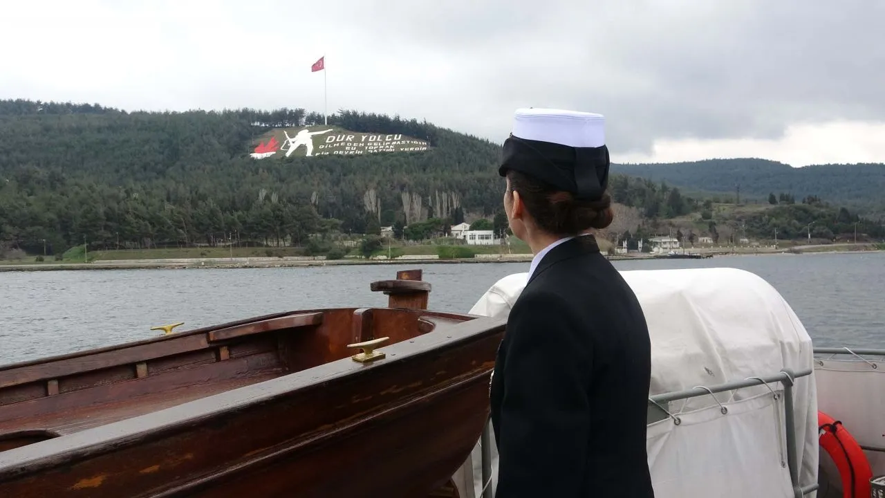 Türkiye'nin ilk kadın amirali Gökçen Fırat