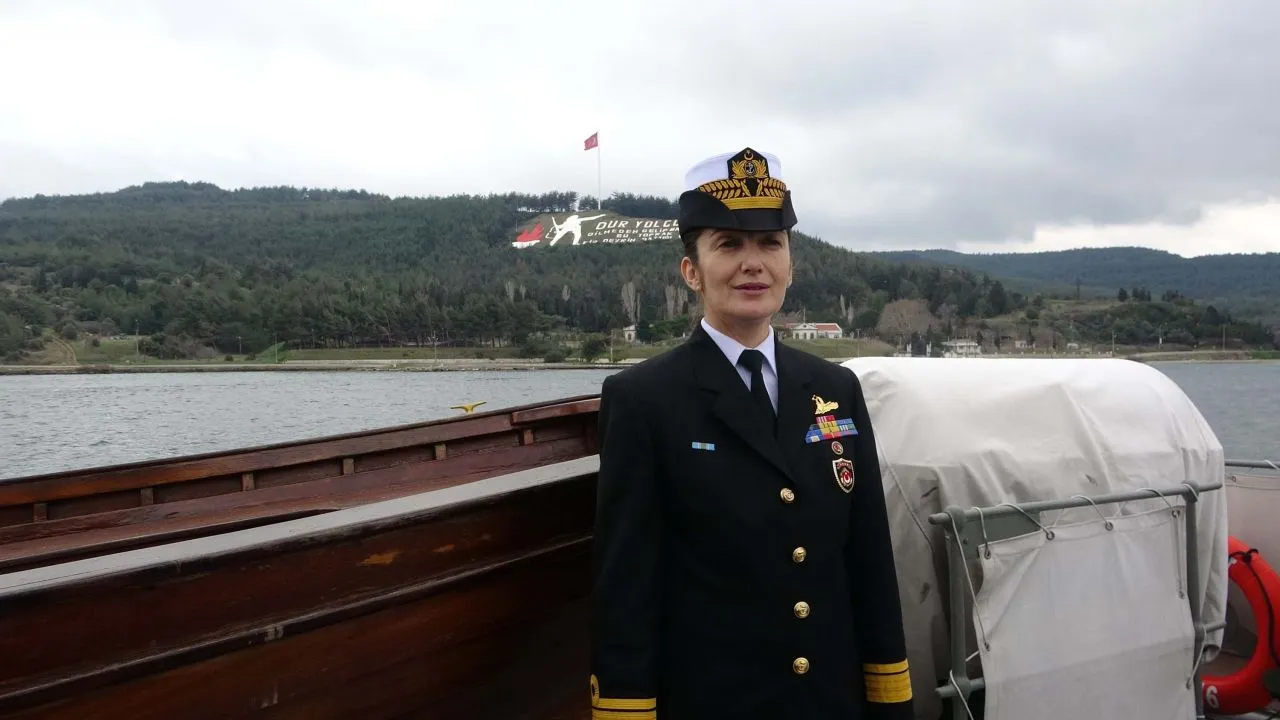 Türkiye'nin ilk kadın amirali Gökçen Fırat