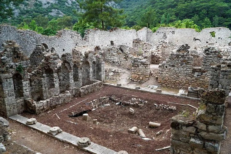 Yenilenen Olympos Antik Kenti'nin açılışı gerçekleştirildi
