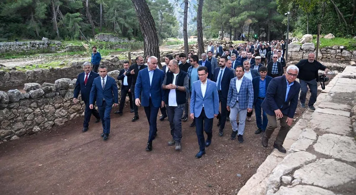 Yenilenen Olympos Antik Kenti'nin açılışı gerçekleştirildi