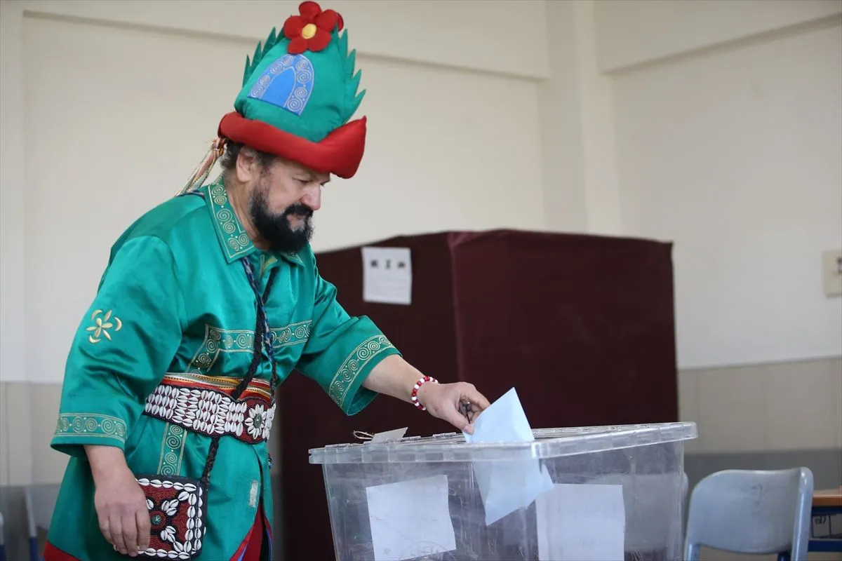 Sandık başından ilginç görüntüler!