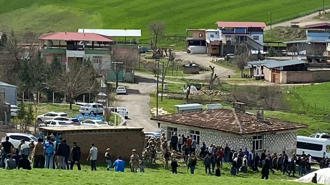 Diyarbakır’da muhtarlık seçiminde silahlar konuştu!