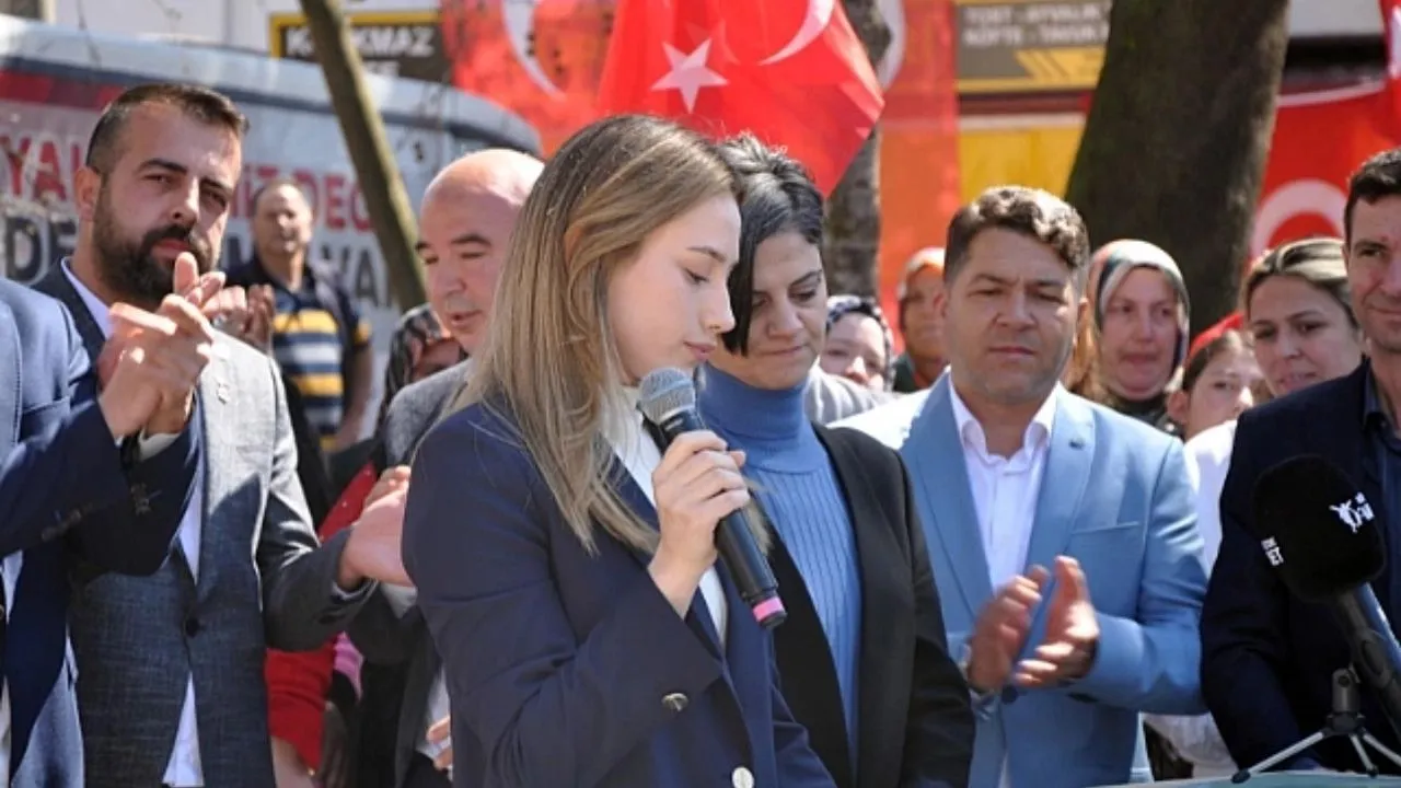 Türkiye’nin en genç belediye başkanı olan Zeynep Çelik kimdir?