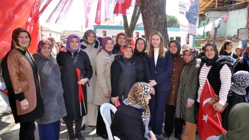Türkiye’nin en genç belediye başkanı olan Zeynep Çelik kimdir?