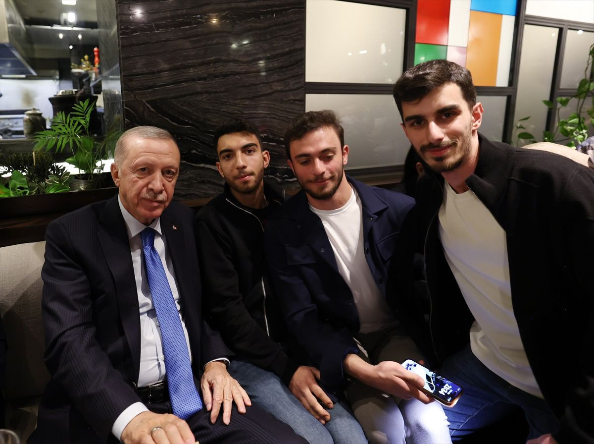 Cumhurbaşkanı Erdoğan, gençlerle bir araya geldi! - Sayfa 4
